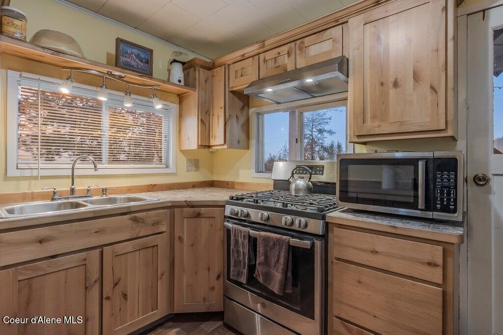 18387 South Old Lane Road Cataldo, ID 83810 - Photo 11 of 31 Kitchen