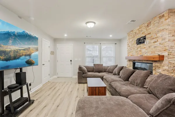 $2,600 | 207 Mount Royal Court, Murfreesboro, TN 37128