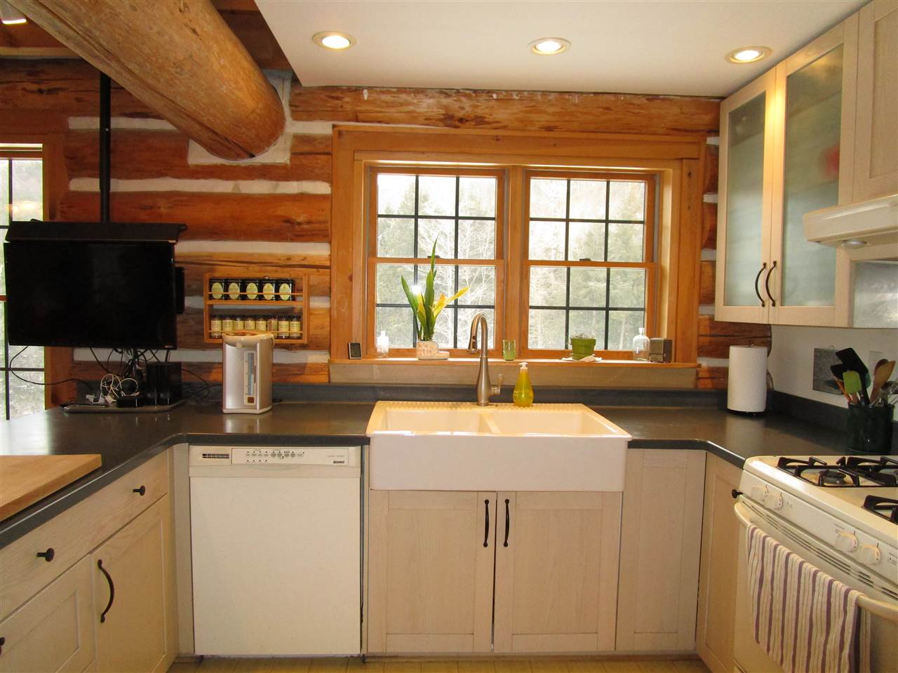 97 Alger Brook Road Strafford, VT 05070 - Photo 9 of 31 Gallery Image 9
