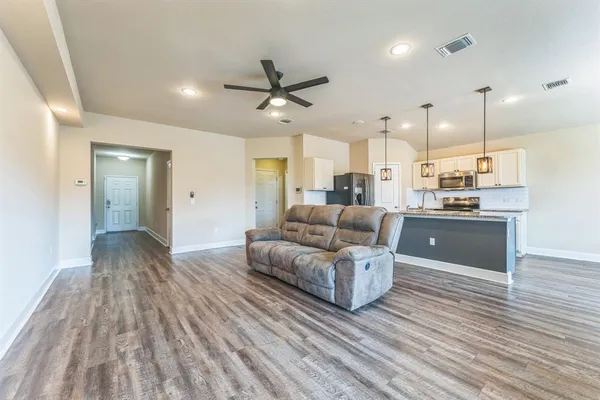$1,850 | 108 Leona River Trail, Hutto, TX 78634