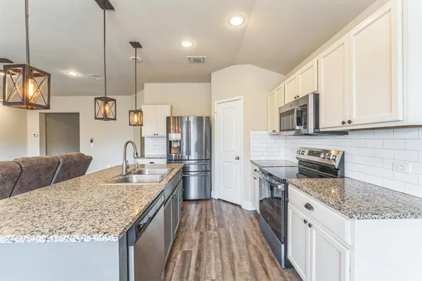 $1,850 | 108 Leona River Trail, Hutto, TX 78634