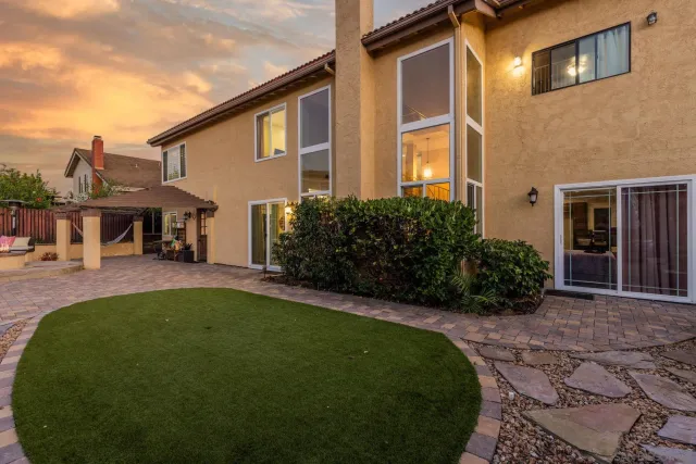 a view of a house with backyard and porch