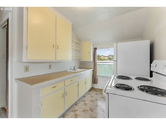 $247,900 | 643 Southeast Parrott Street, Roseburg, OR 97470