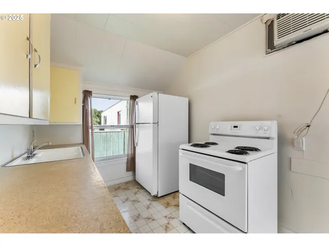 $247,900 | 643 Southeast Parrott Street, Roseburg, OR 97470