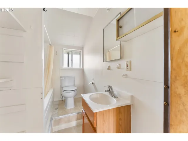 $247,900 | 643 Southeast Parrott Street, Roseburg, OR 97470