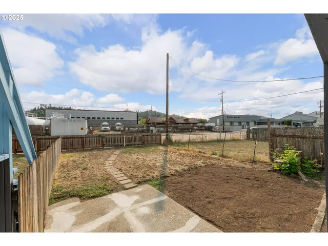 $247,900 | 643 Southeast Parrott Street, Roseburg, OR 97470