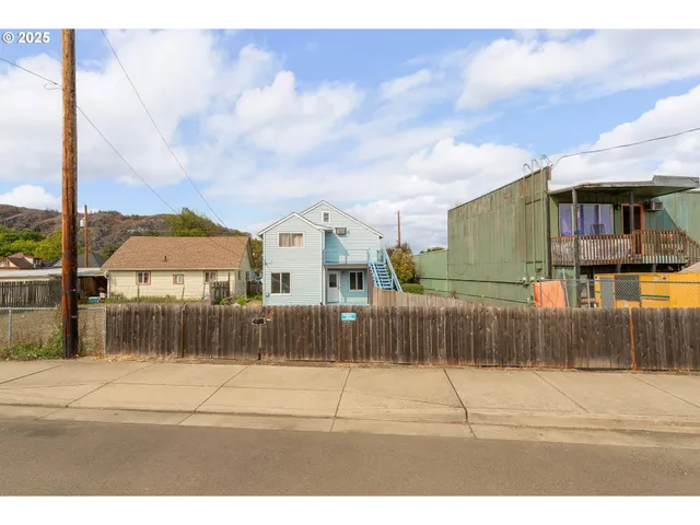 $247,900 | 643 Southeast Parrott Street, Roseburg, OR 97470