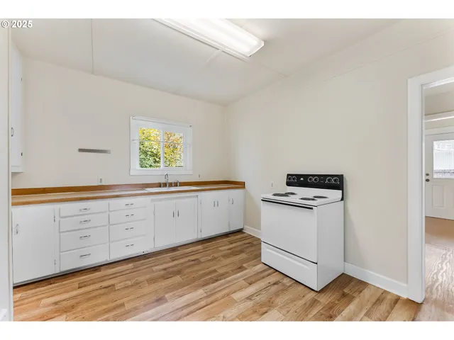 $247,900 | 643 Southeast Parrott Street, Roseburg, OR 97470