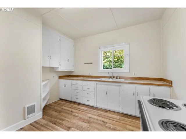 $247,900 | 643 Southeast Parrott Street, Roseburg, OR 97470