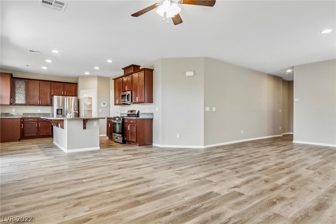 5710 Colbert Street North Las Vegas, NV 89081 - Photo 4 of 34