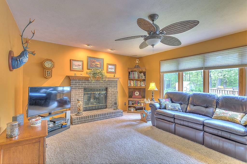 12437 North Gate Road Roscoe, IL 61073 - Photo 3 of 11 Gallery Image 3