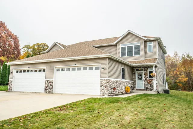 $489,000 | 231 Nordic Lane, Slinger, WI 53086
