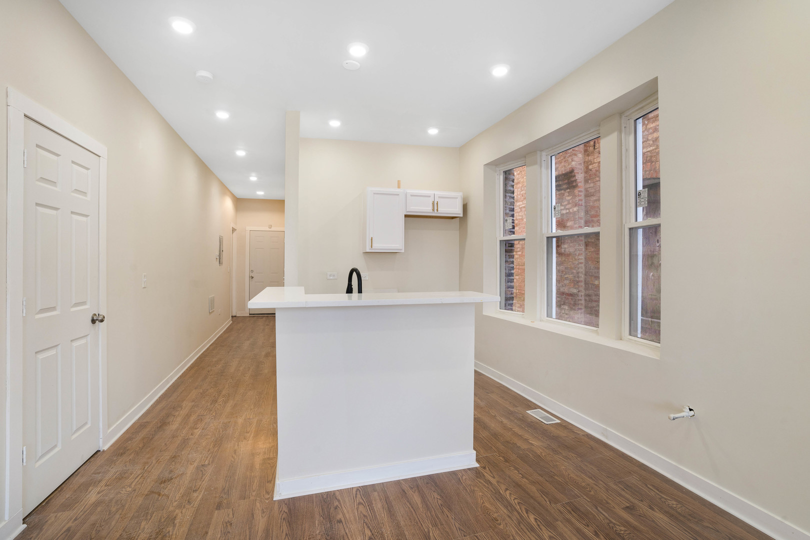 6709 South Carpenter Street Chicago, IL 60621 - Photo 4 of 17 Gallery Image 4