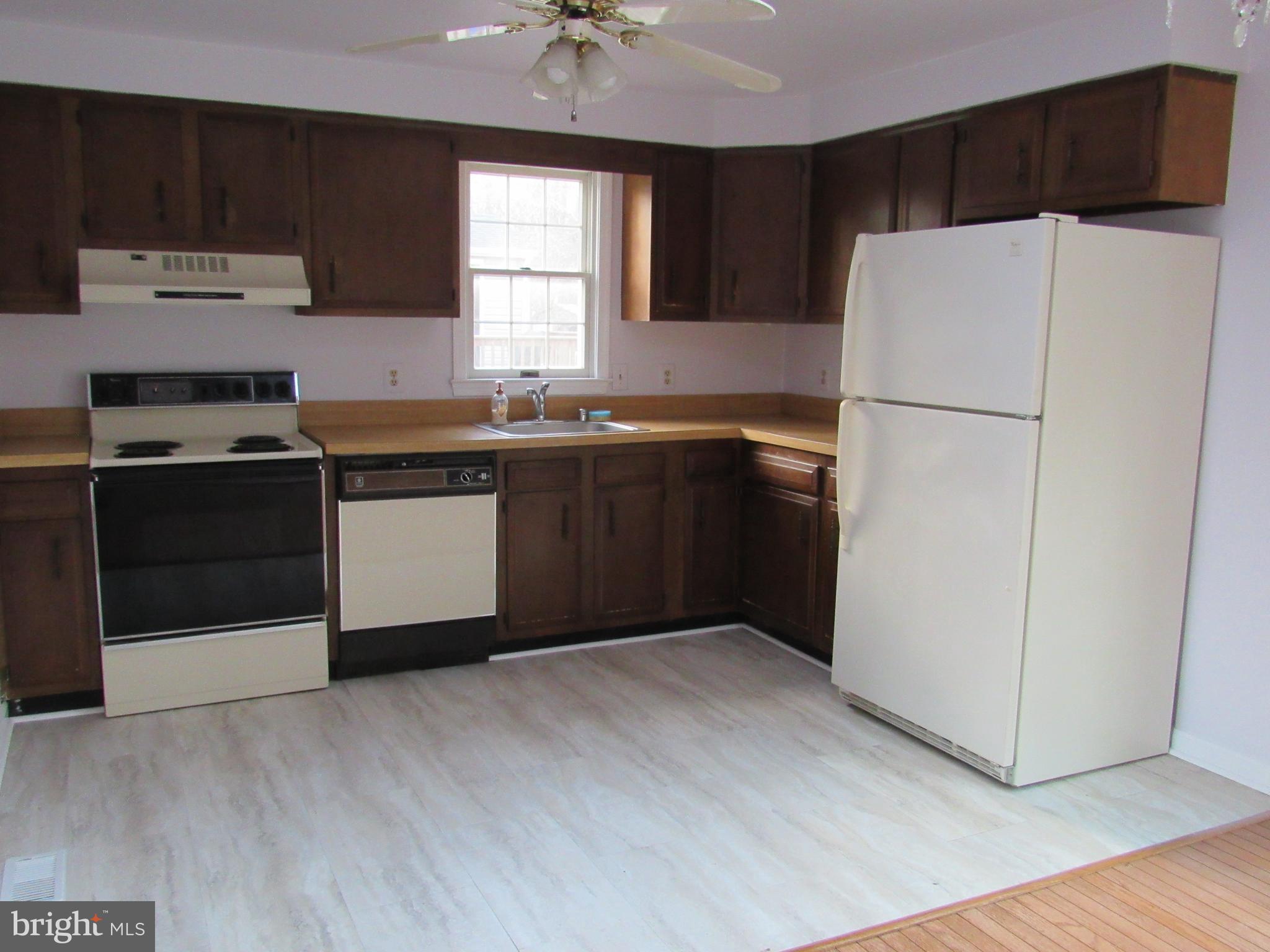 928 Crystal Rock Road Lusby, MD 20657 - Photo 5 of 20 Kitchen