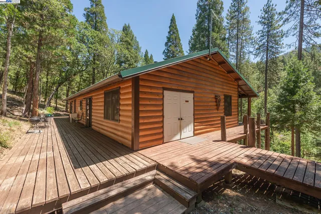 a view of a outdoor space