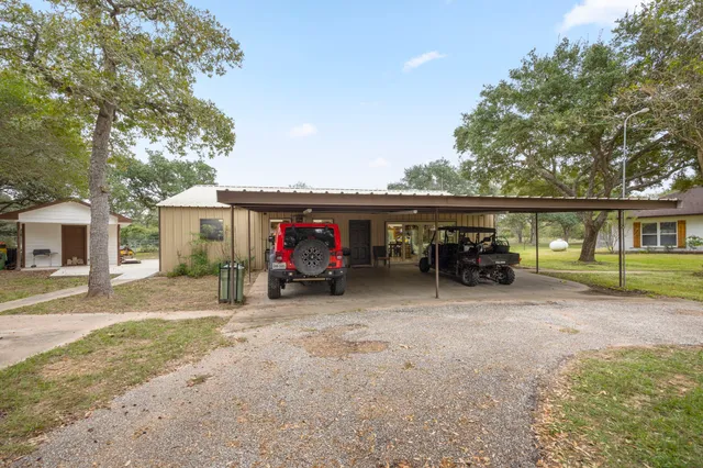 $1,030,000 | 1054 County Road 156, Columbus, TX 78934