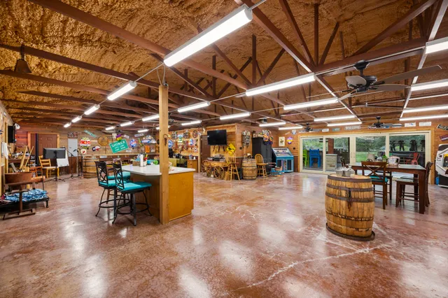 $1,030,000 | 1054 County Road 156, Columbus, TX 78934