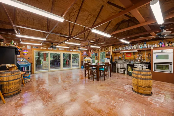 $1,030,000 | 1054 County Road 156, Columbus, TX 78934