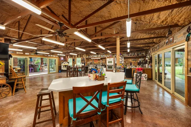 $1,030,000 | 1054 County Road 156, Columbus, TX 78934