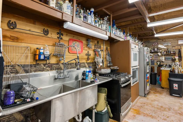 $1,030,000 | 1054 County Road 156, Columbus, TX 78934