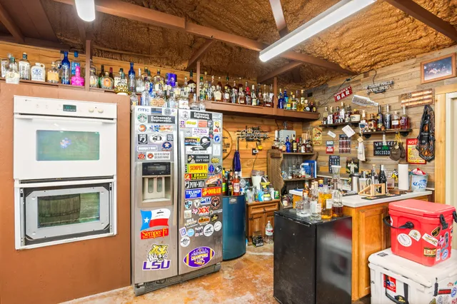 $1,030,000 | 1054 County Road 156, Columbus, TX 78934