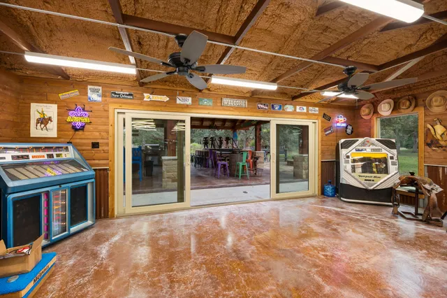 $1,030,000 | 1054 County Road 156, Columbus, TX 78934