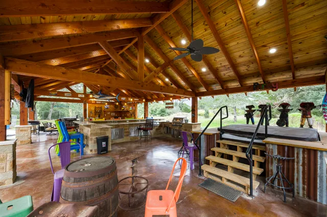 $1,030,000 | 1054 County Road 156, Columbus, TX 78934