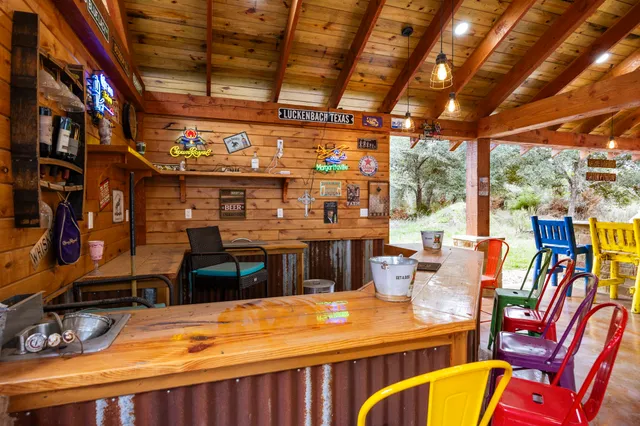 $1,030,000 | 1054 County Road 156, Columbus, TX 78934