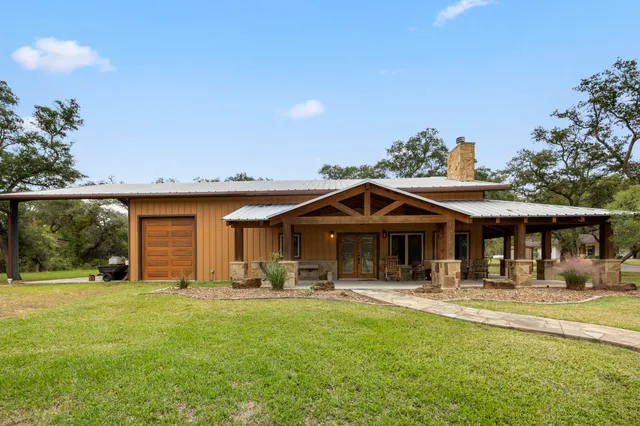 $1,030,000 | 1054 County Road 156, Columbus, TX 78934