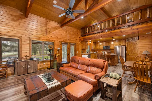 $1,030,000 | 1054 County Road 156, Columbus, TX 78934