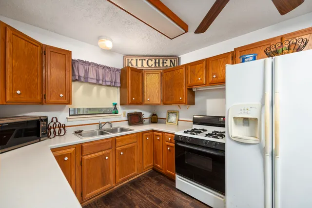 $1,030,000 | 1054 County Road 156, Columbus, TX 78934