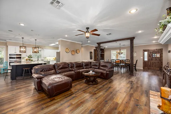 $1,030,000 | 1054 County Road 156, Columbus, TX 78934