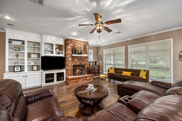 $1,030,000 | 1054 County Road 156, Columbus, TX 78934