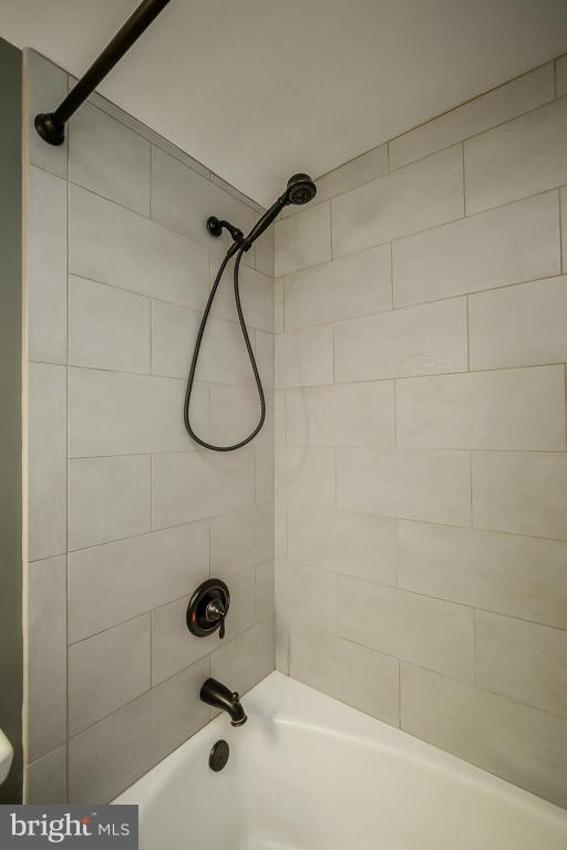 8120 Thornton Road Towson, MD 21204 - Photo 20 of 29 Upstairs bath with new tub!
