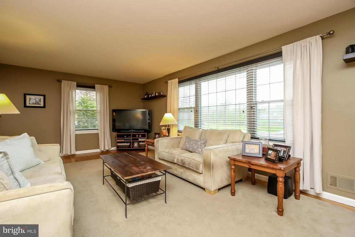 8120 Thornton Road Towson, MD 21204 - Photo 4 of 29 Family Room with lots of light.