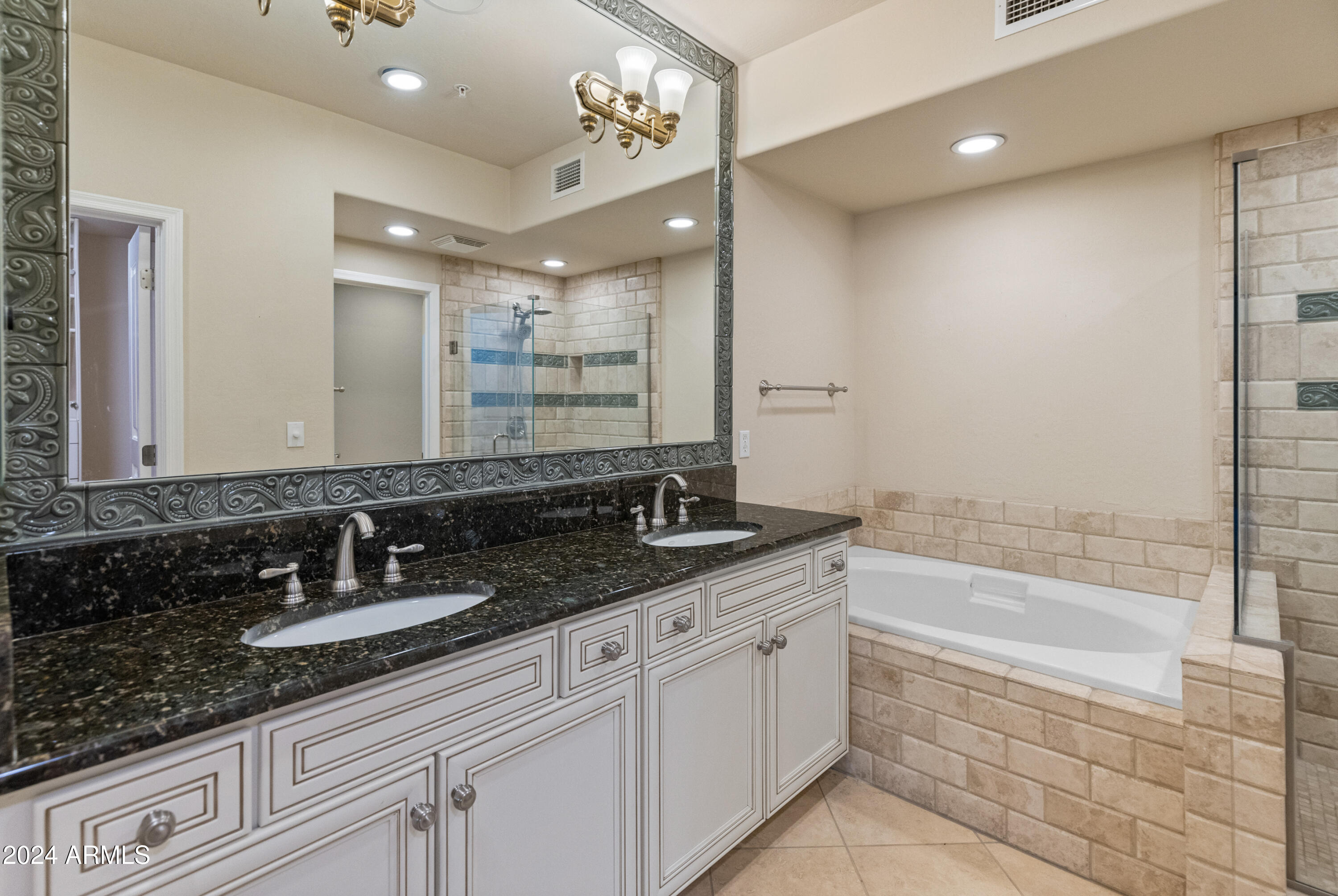3935 East Rough Rider Road, Unit 1383 Phoenix, AZ 85050 - Photo 14 of 27 3935 E Rough Rider Rd Unit 1383-4