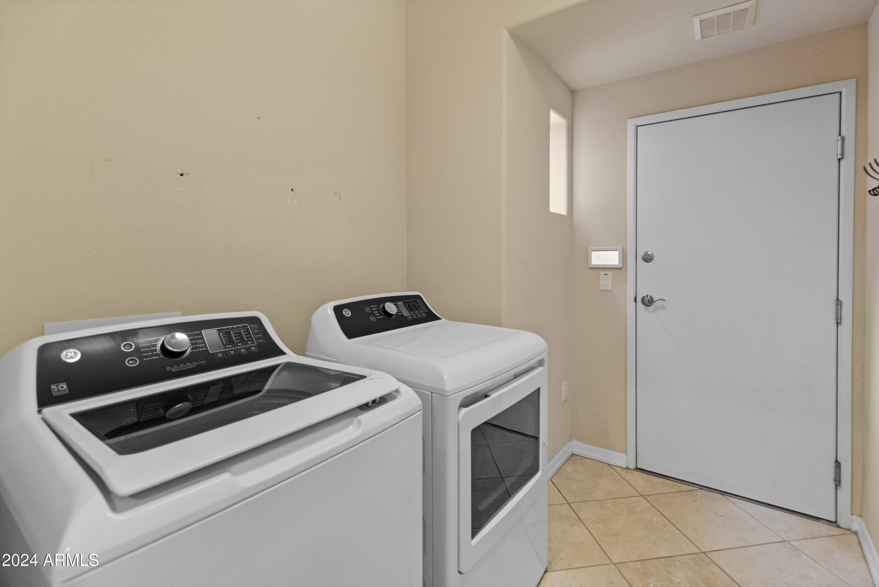 3935 East Rough Rider Road, Unit 1383 Phoenix, AZ 85050 - Photo 17 of 27 3935 E Rough Rider Rd Unit 1383-33