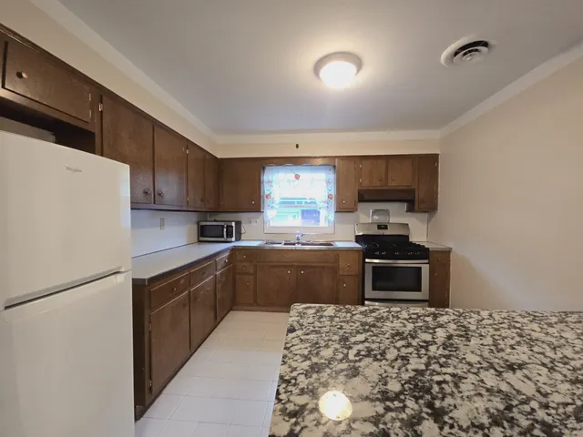 $2,550 | 1000 Avenue C, Unit 2, Bayonne, NJ 07002