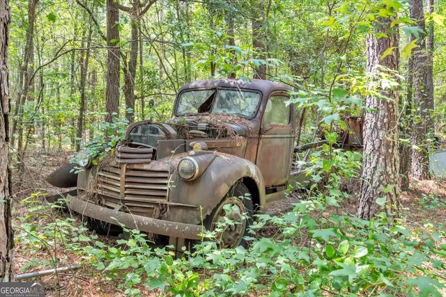 a view of a entryway door of the house