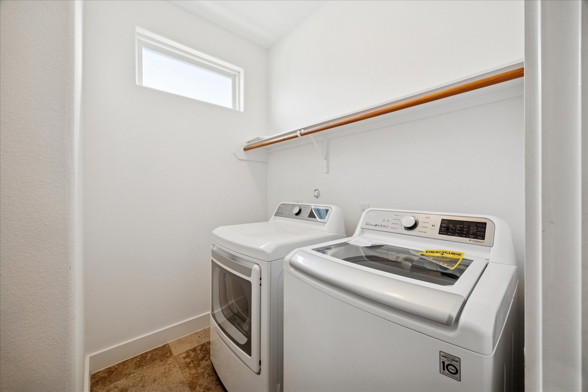 1546 West 23rd Street Houston, TX 77008 - Photo 19 of 20 a utility room with dryer and washer