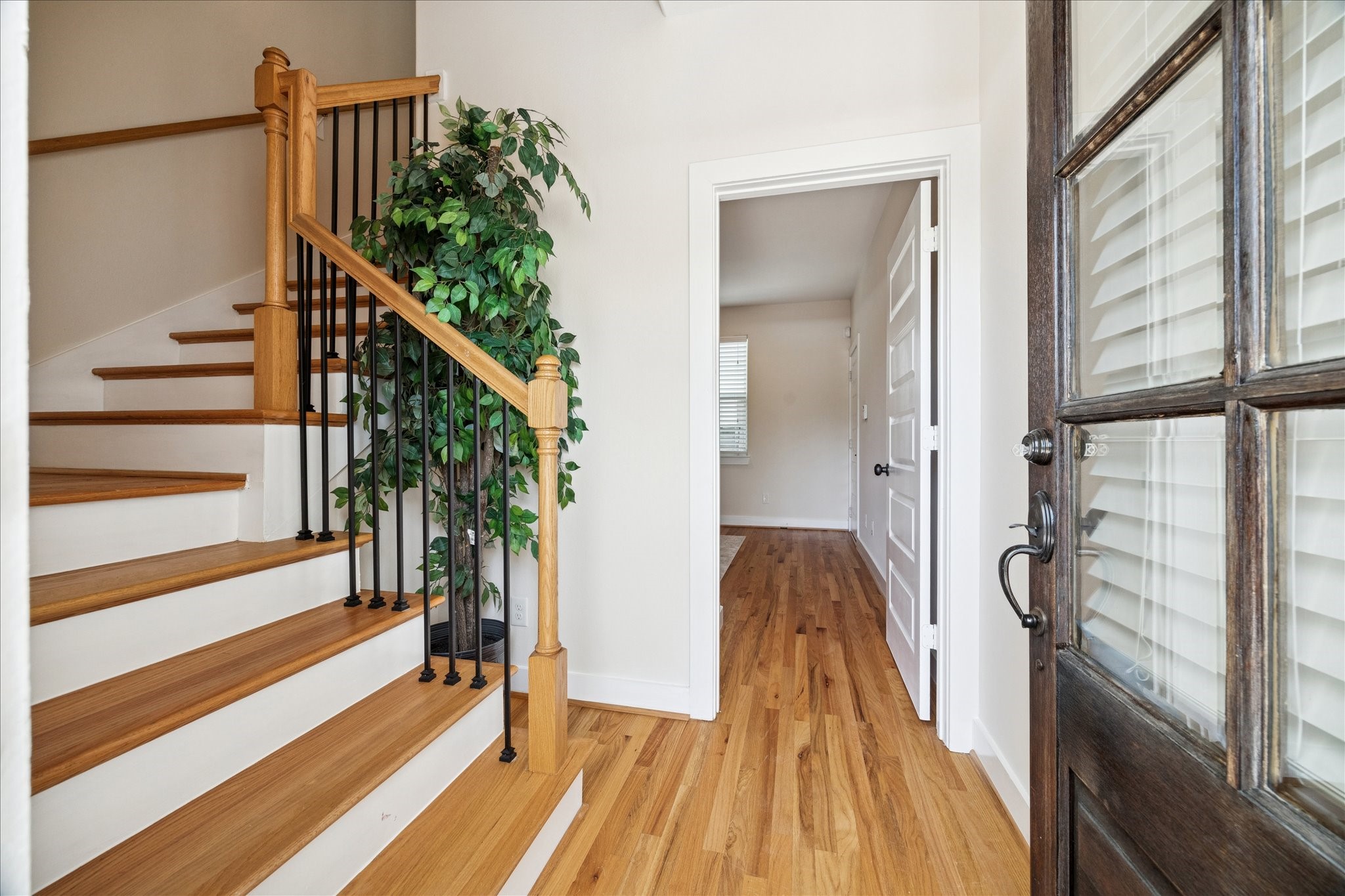 1546 West 23rd Street Houston, TX 77008 - Photo 3 of 20 a view of entryway and hall with wooden floor