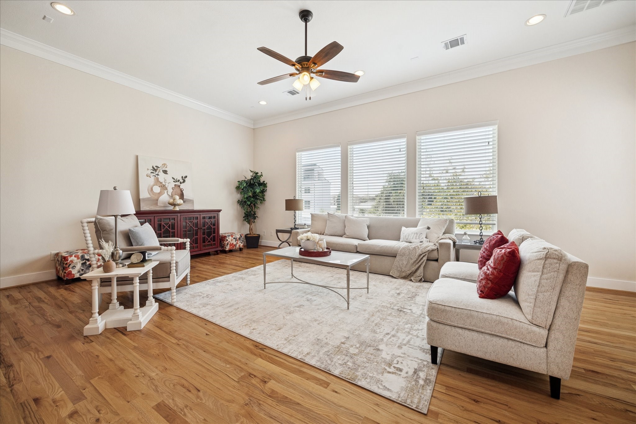 1546 West 23rd Street Houston, TX 77008 - Photo 5 of 20 a living room with furniture and a large window