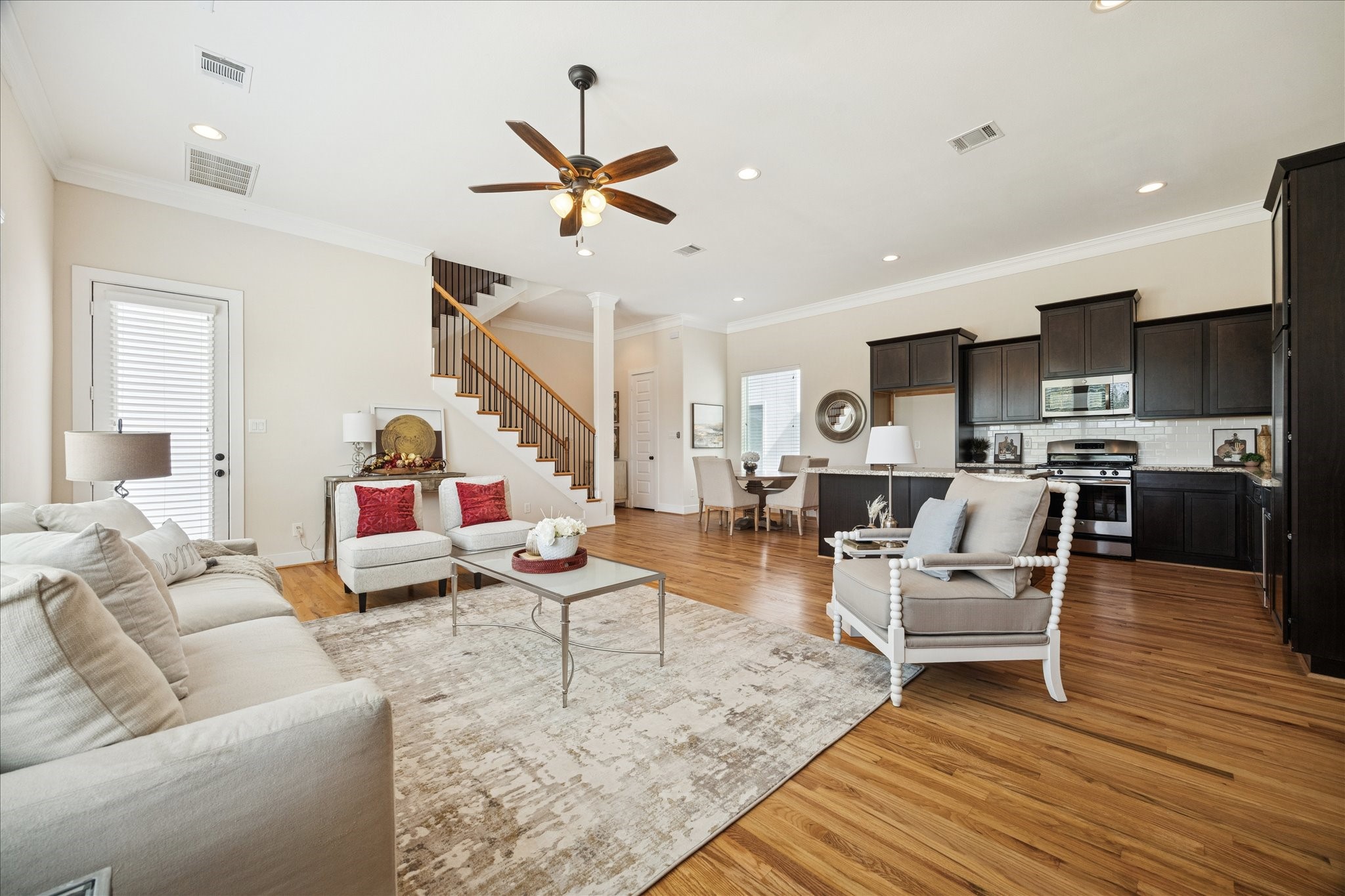 1546 West 23rd Street Houston, TX 77008 - Photo 6 of 20 a living room with furniture kitchen view and a wooden floor