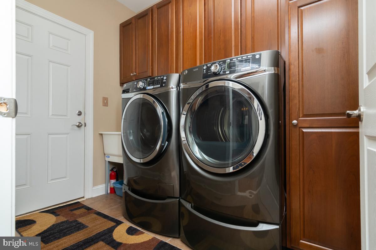 2 Devalinder Drive Newark, DE 19702 - Photo 25 of 48 Upgraded cabinets to match kitchen