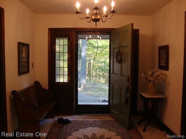 34043 Quaker Valley Road Farmington, MI 48331 - Photo 2 of 33 DSC06200.JPG