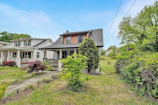 $250,000 | 1616 Carroll Avenue Northwest, Roanoke, VA 24017