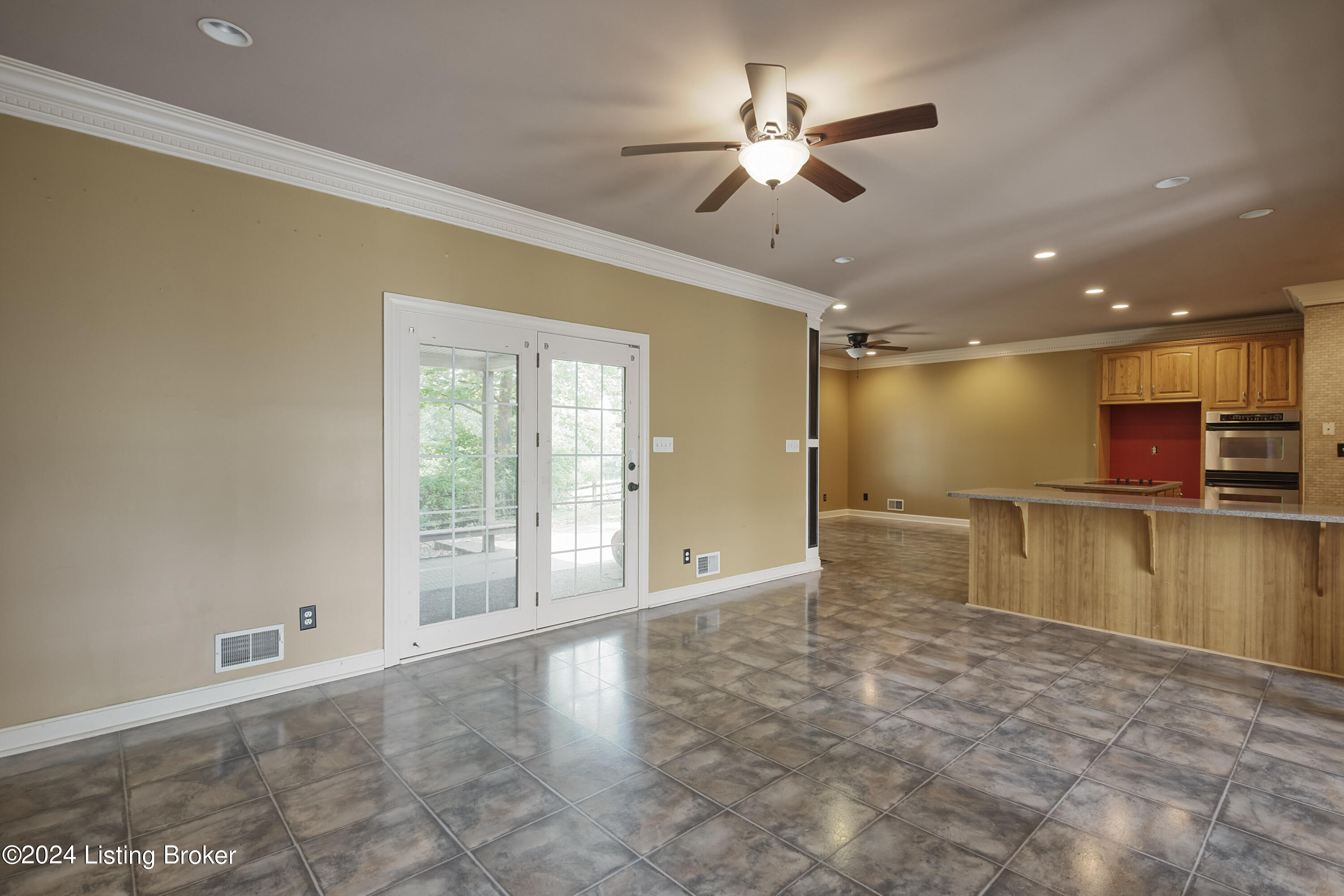 9125 Broad Run Road Louisville, KY 40291 - Photo 8 of 51 Living Room