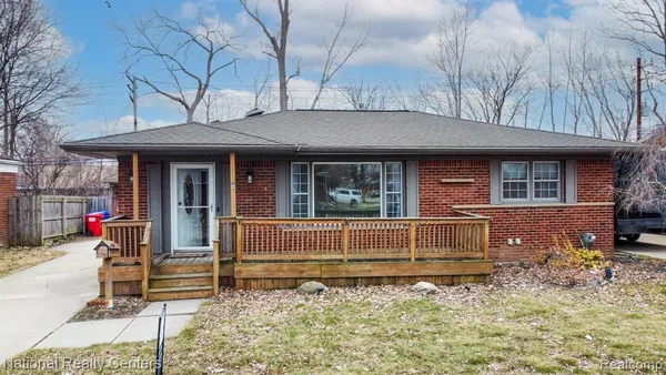$245,000 | 32653 Beacon Lane, Fraser, MI 48026