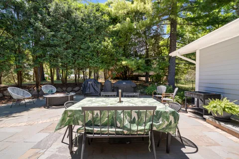 $825,000 | 860 Trails End Drive, Fontana, WI 53125