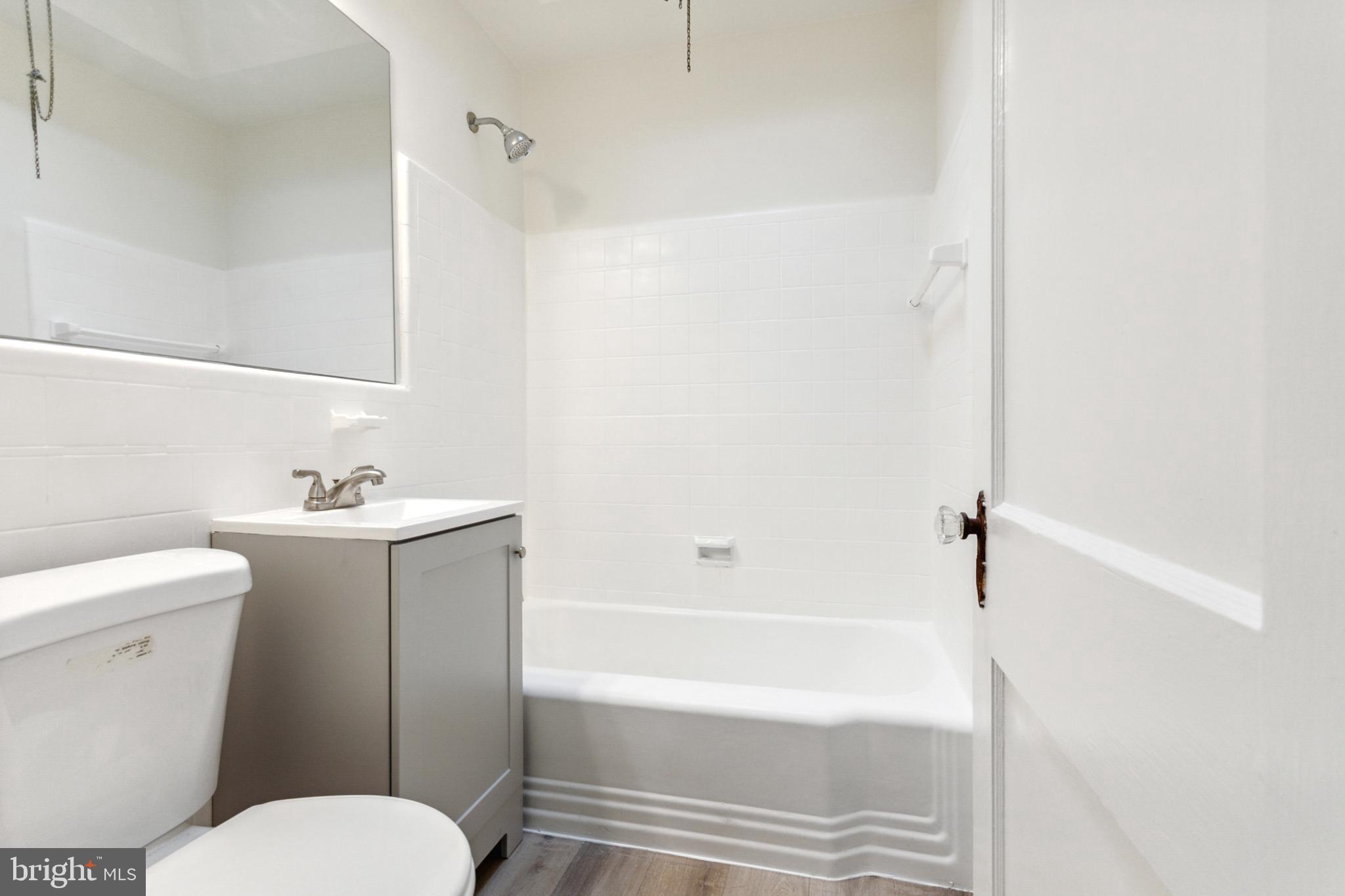 727 Derwyn Road Drexel Hill, PA 19026 - Photo 11 of 15 Hall Bath